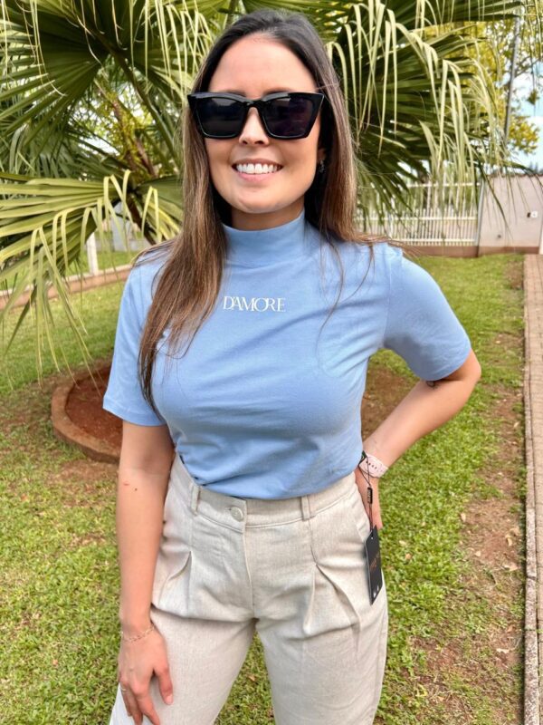 T-shirt com gola